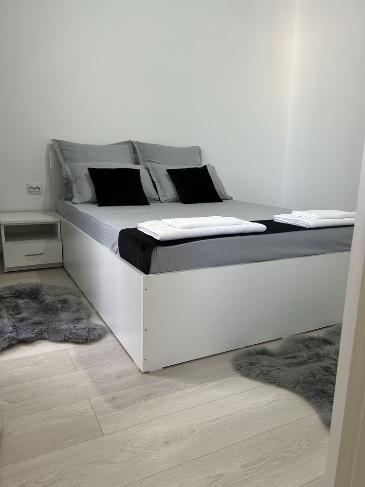 Inchiriez apartament in regim hotelier