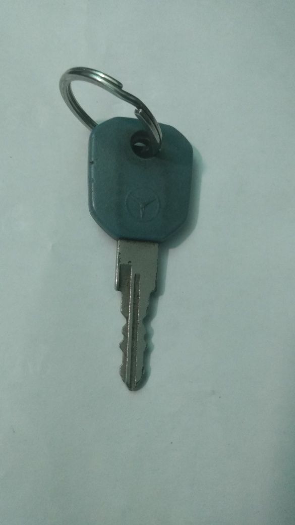 Продавам кашонче с различни неща