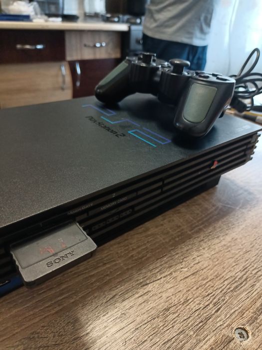 PlayStation 2 – Stare excelentă, complet echipat