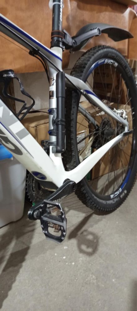 Bicicletă Giant cadru carbon