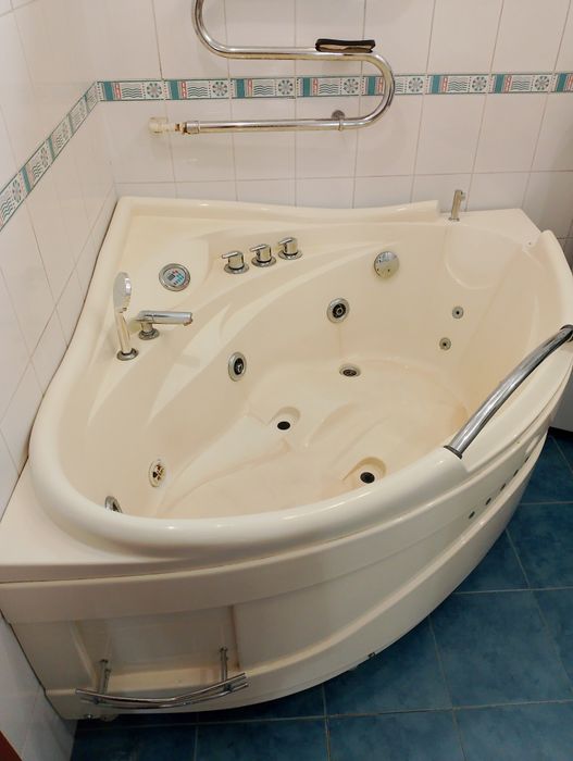 Ванная джакузи бу