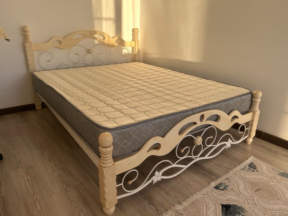 Продам кровать с матрацем 220*170