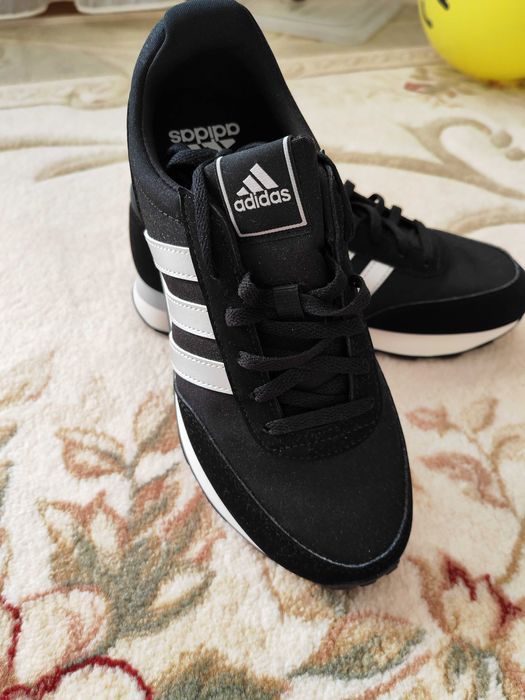 Vand adidasi Adidas noi 38