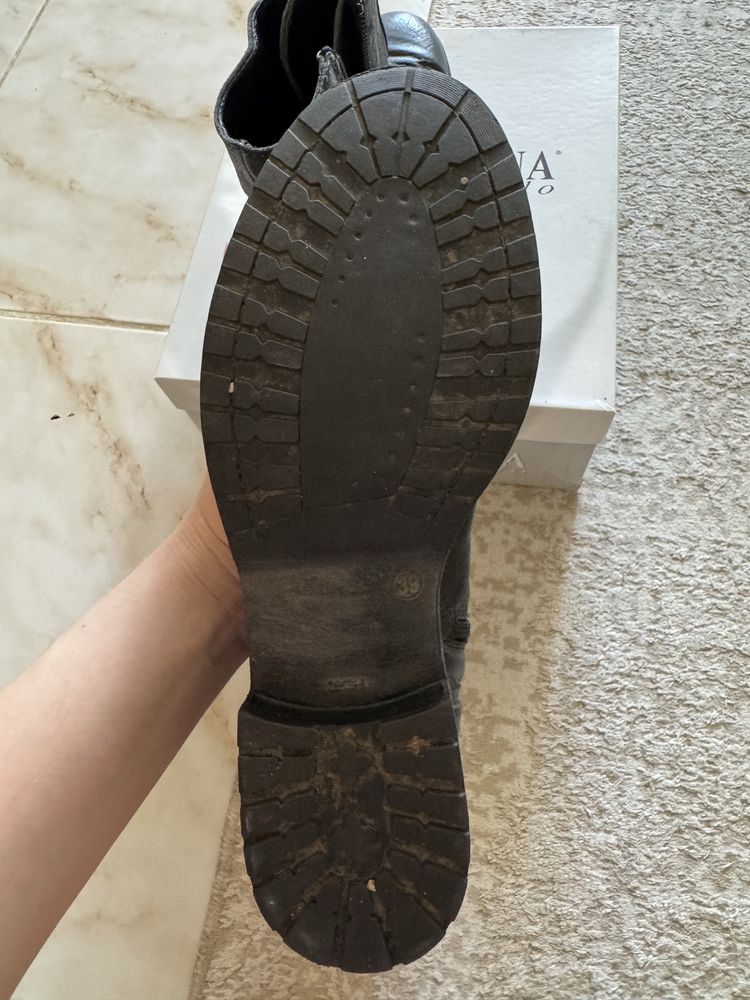 Продам осенние кожаные ботинки