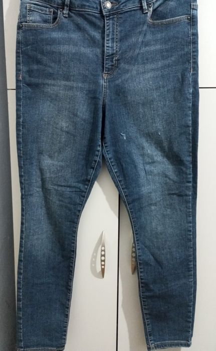 Blugi de damă mărimea 40