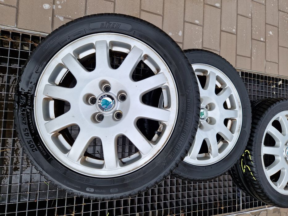 Jante aliaj Skoda R16  cu cauciucuri Riken 205/45/R16