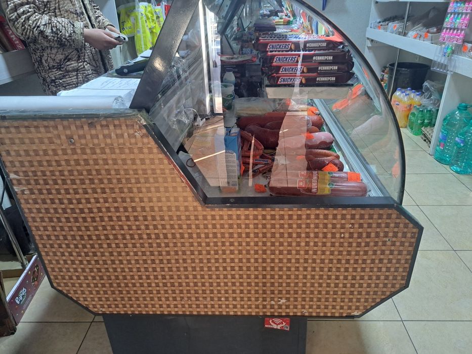 do‘kon vitrinasiga o‘rnatiladigan muzlatgich