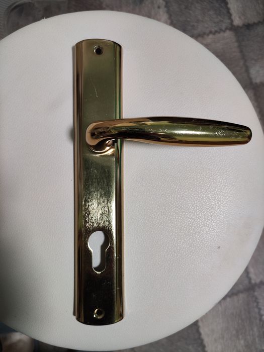 Ручка на дверь. Новая