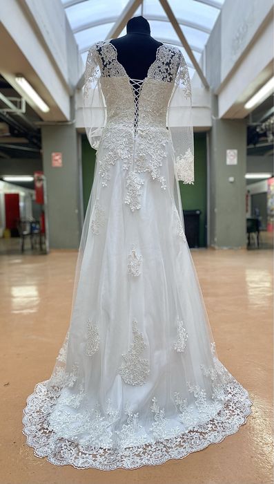 Rochie mireasa cu corset reglabil, purtata in 2023
