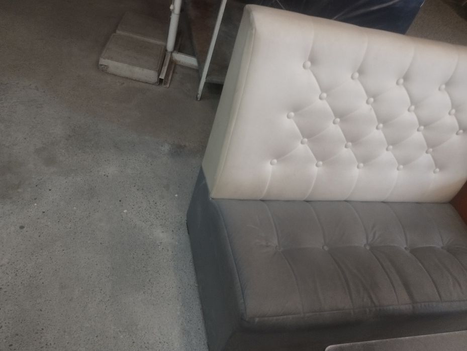 Kafe oshxonalar uchun yumshoq mebel bor 4 juft