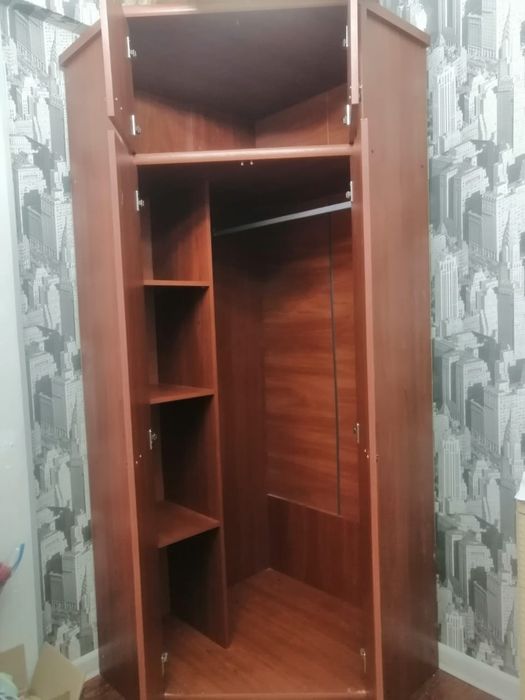 Продается шкаф угловой б/у