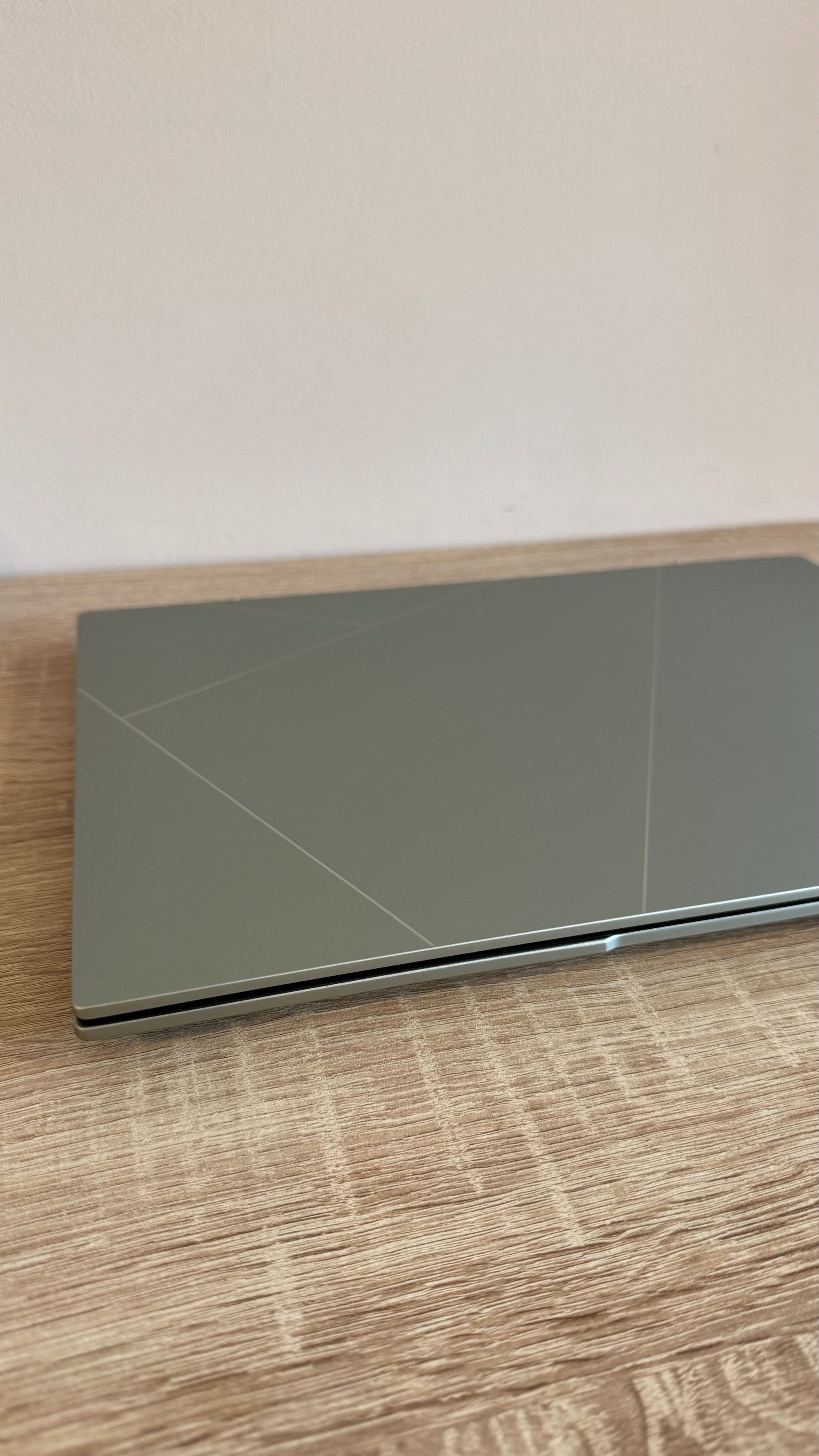 Asus Zenbook 14” 1 TB SSD OLED Display