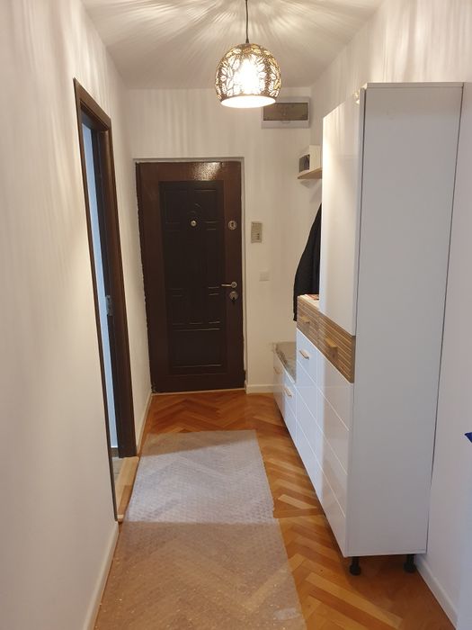 Închiriez apartament 4 camere, zona Găriii