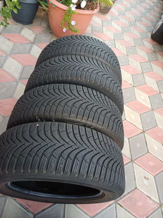 Vând 4 anvelope de iarna 205 55 r16 HANKOOK foarte bune