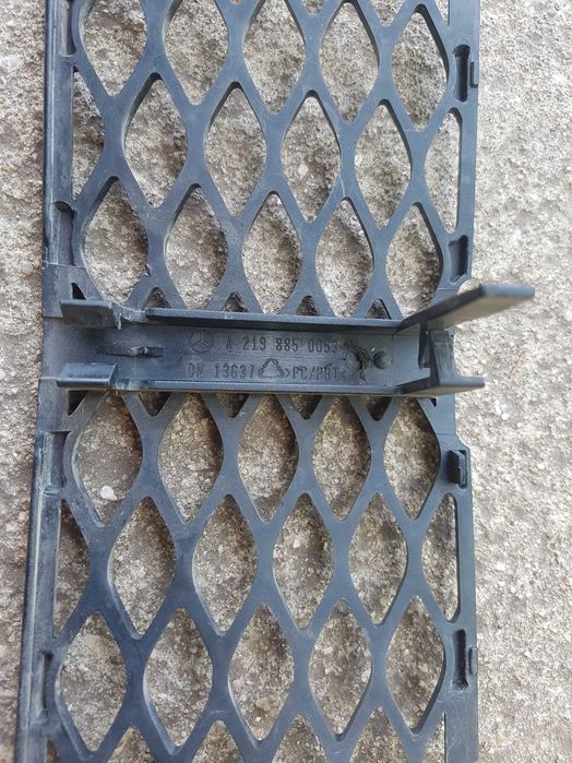 Решетка за предна броня мерцедес цлс cls w219