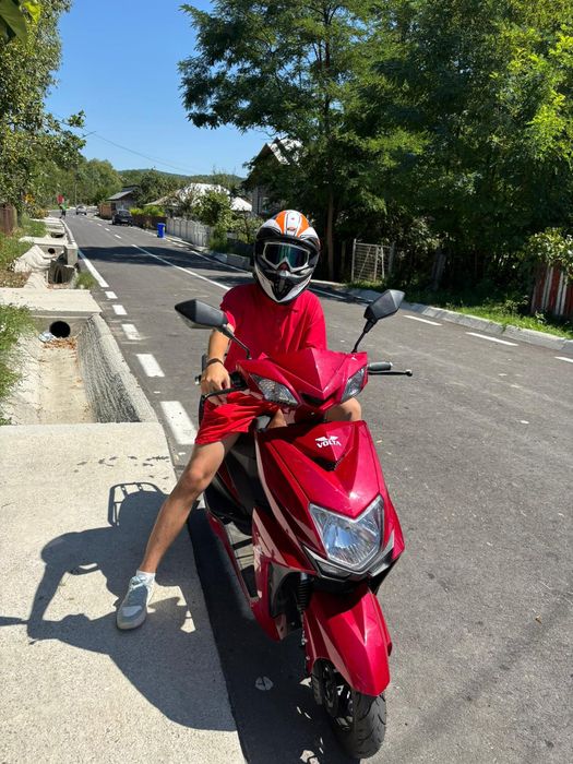 Vând sau schimb moped cu pedale