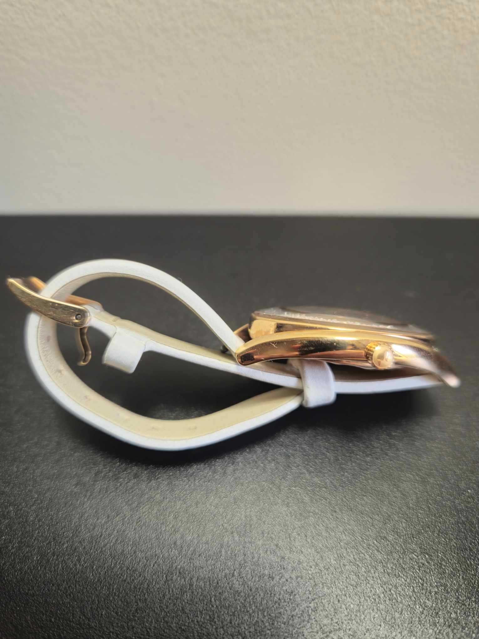 Часовник Swarovski