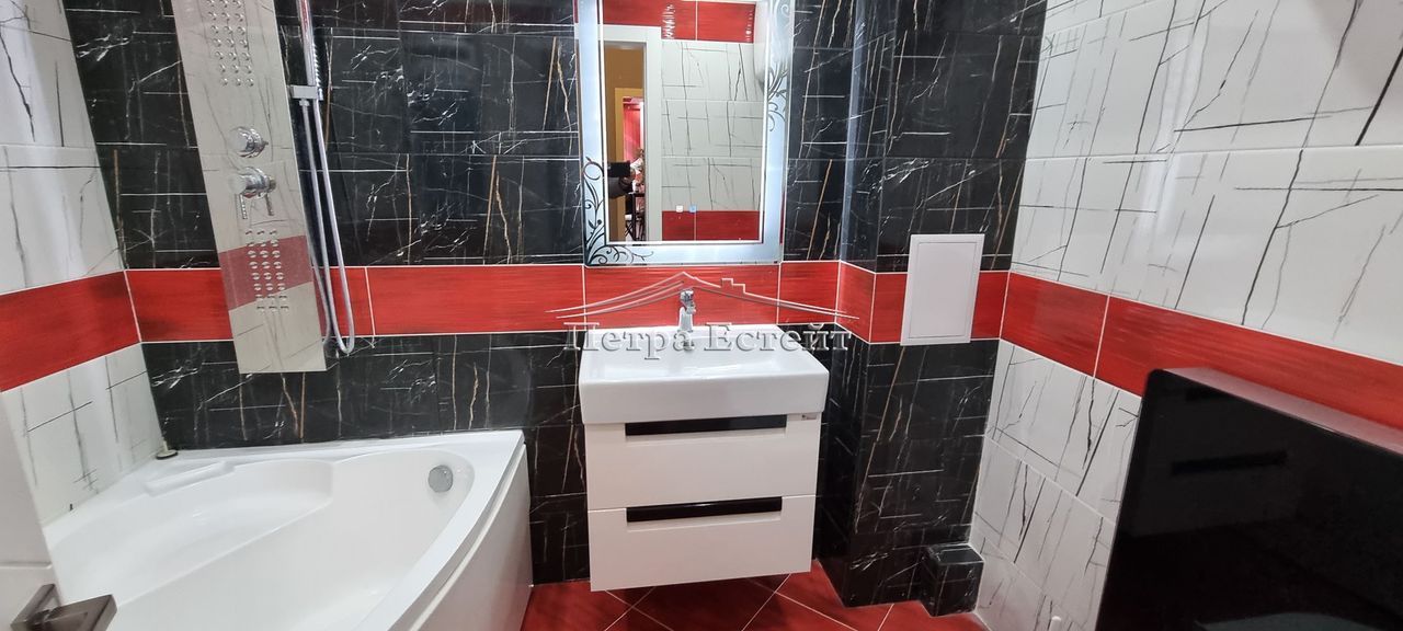 Продава се Тристаен апартамент в Варна, Възраждане 2 - 127 кв.м за 1733 €/кв.м - Снимка #6