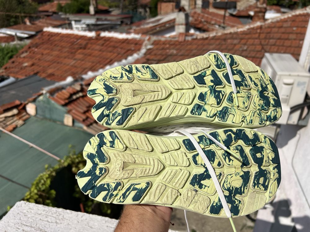 Hoka One One Kawana 42