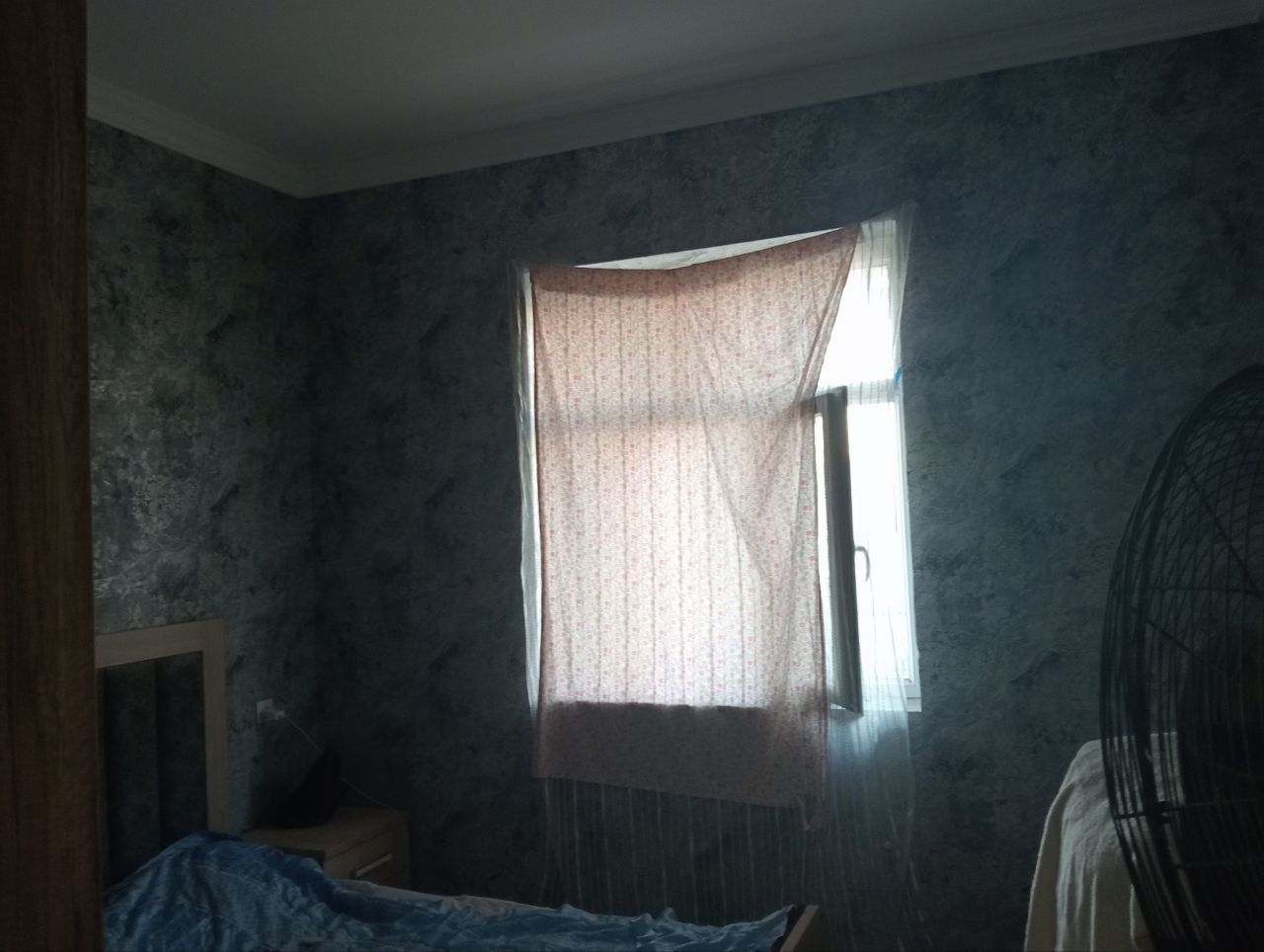 Куктеракда асосий котта йулдан 800 метр кирганда 1.3 сотиг 3 хона