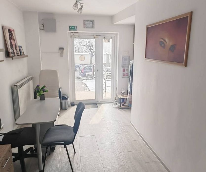 Post manichiura in salon de înfrumusețare
