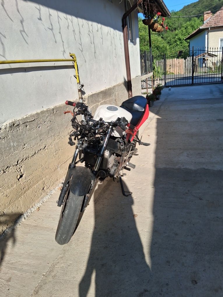 Honda cbr125r avariat