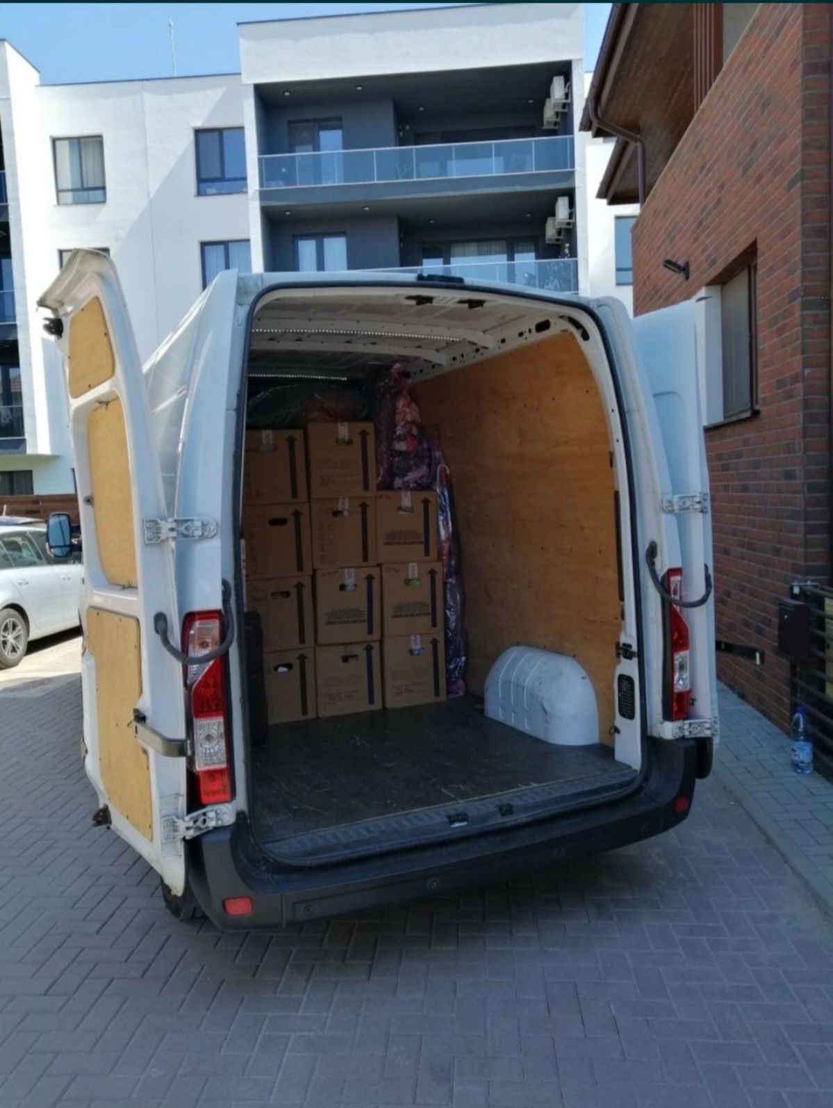 Mutari mobila bagaje/închiriere dube/dube fără sofer