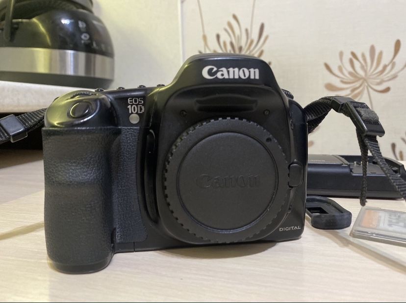 CANON DS6031 (EOS 10D)