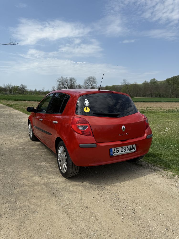Renalult clio rosu
