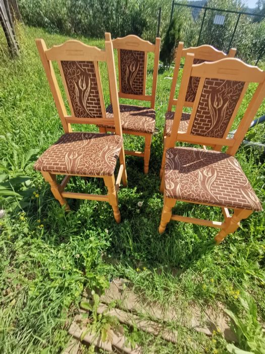 Vând 4 scaune, stare foarte bună