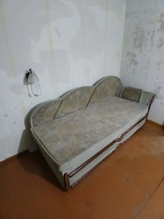 Диван б/у отдам даром