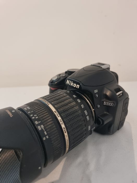 Nikon D3100 cu obiectiv Tamron 18-200mm