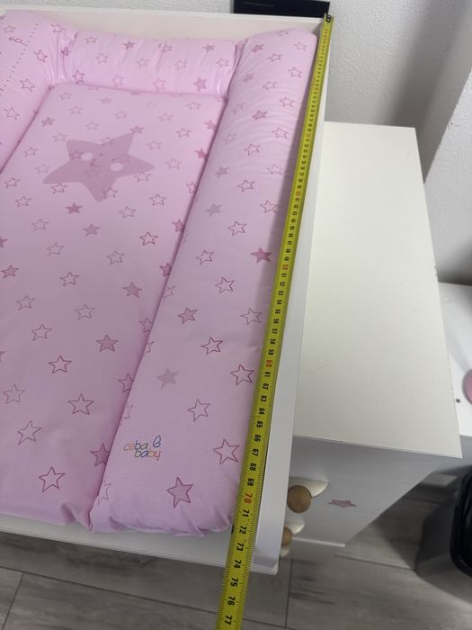 Vând comodă cu masă de înfășat incorporată