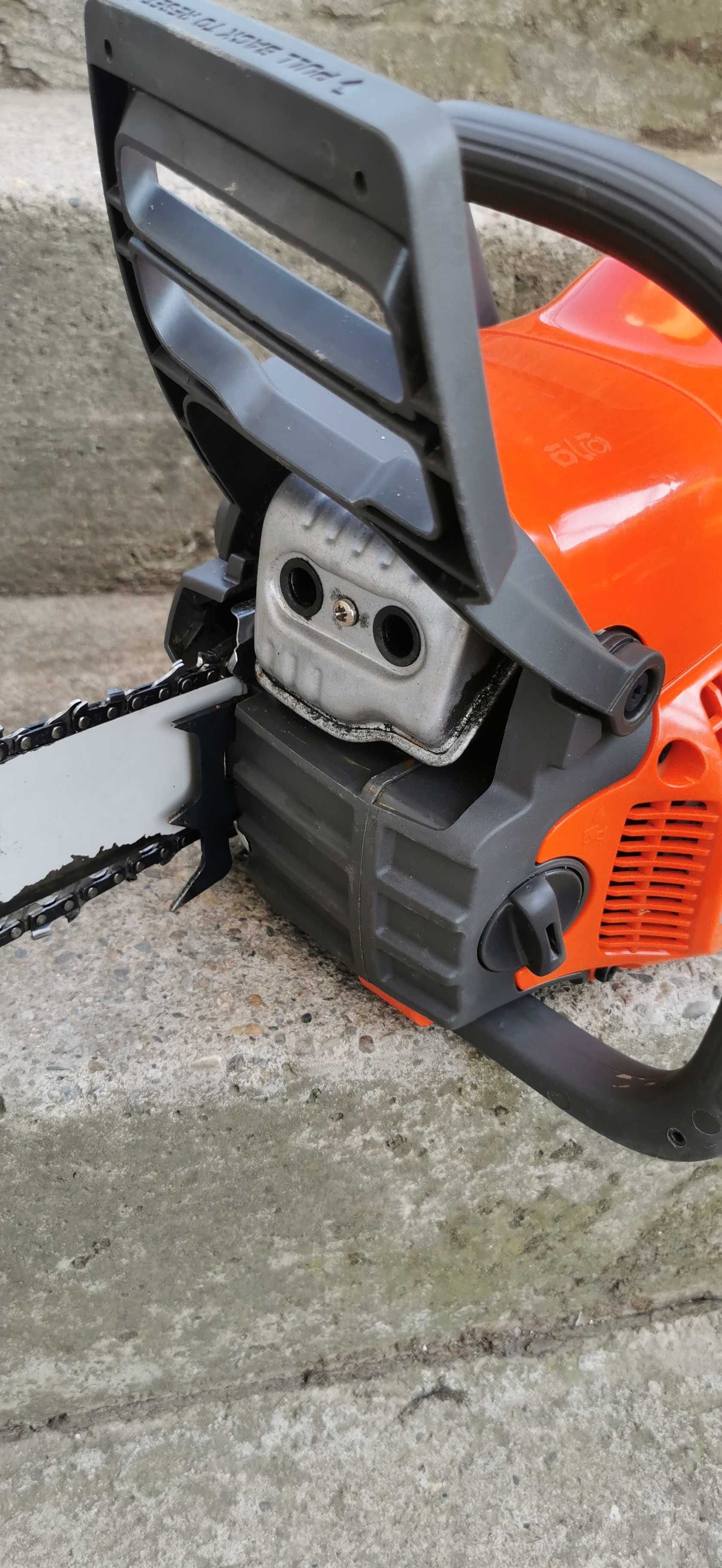 Бензинова резачка Husqvarna 135