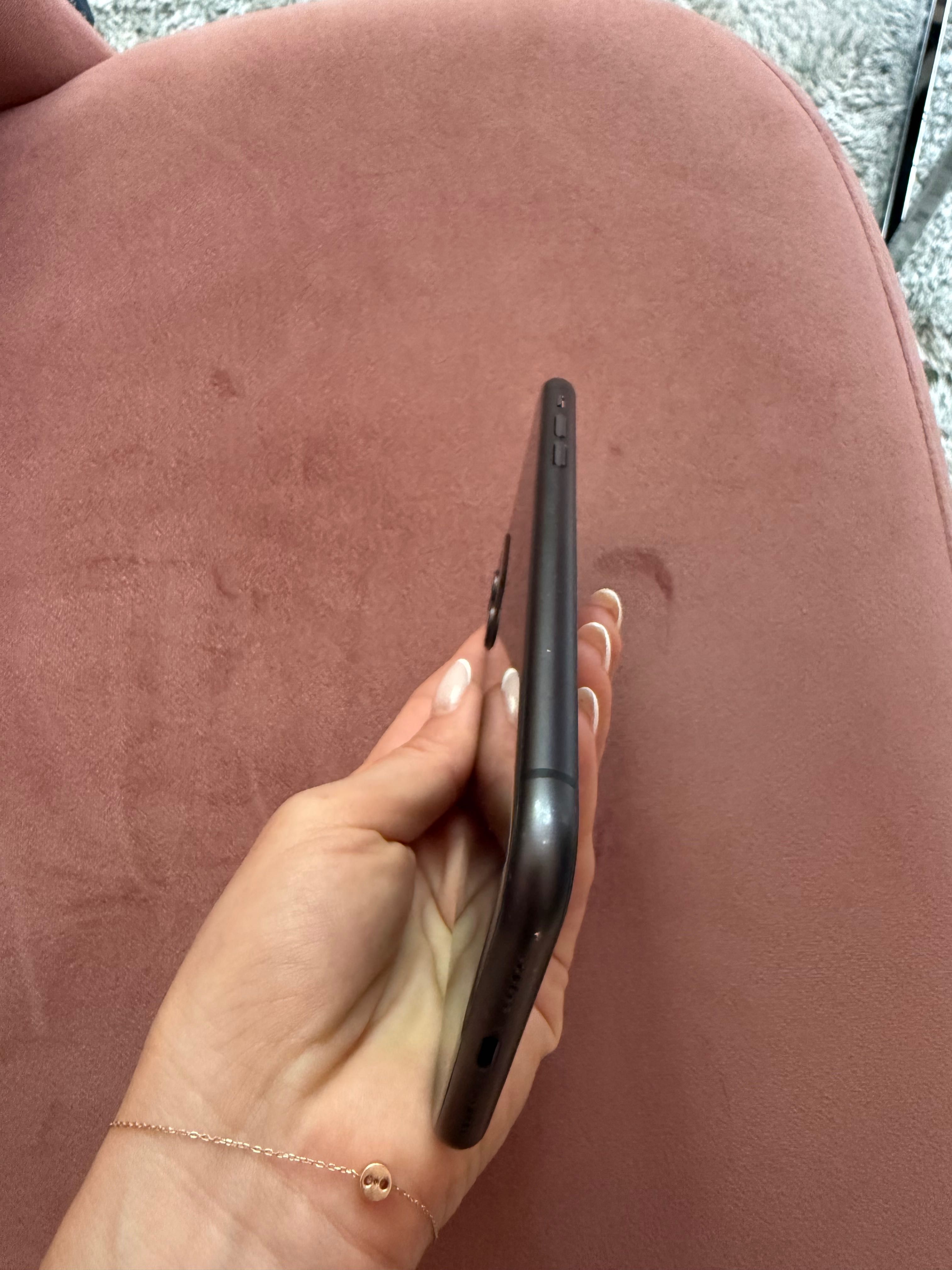 iPhone 11 -  64GB