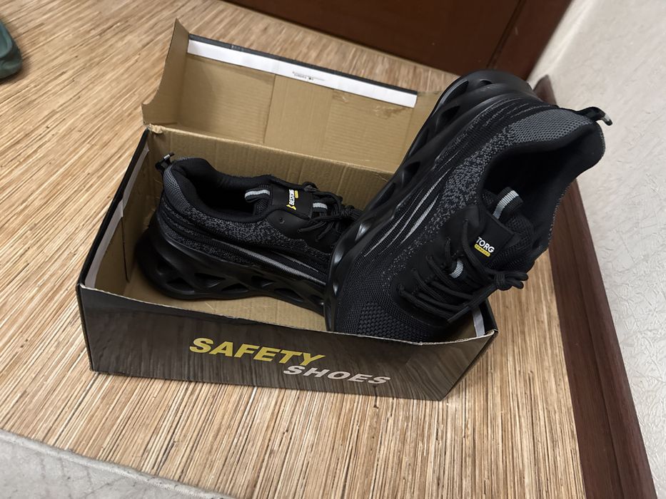 Продам спец ботинка