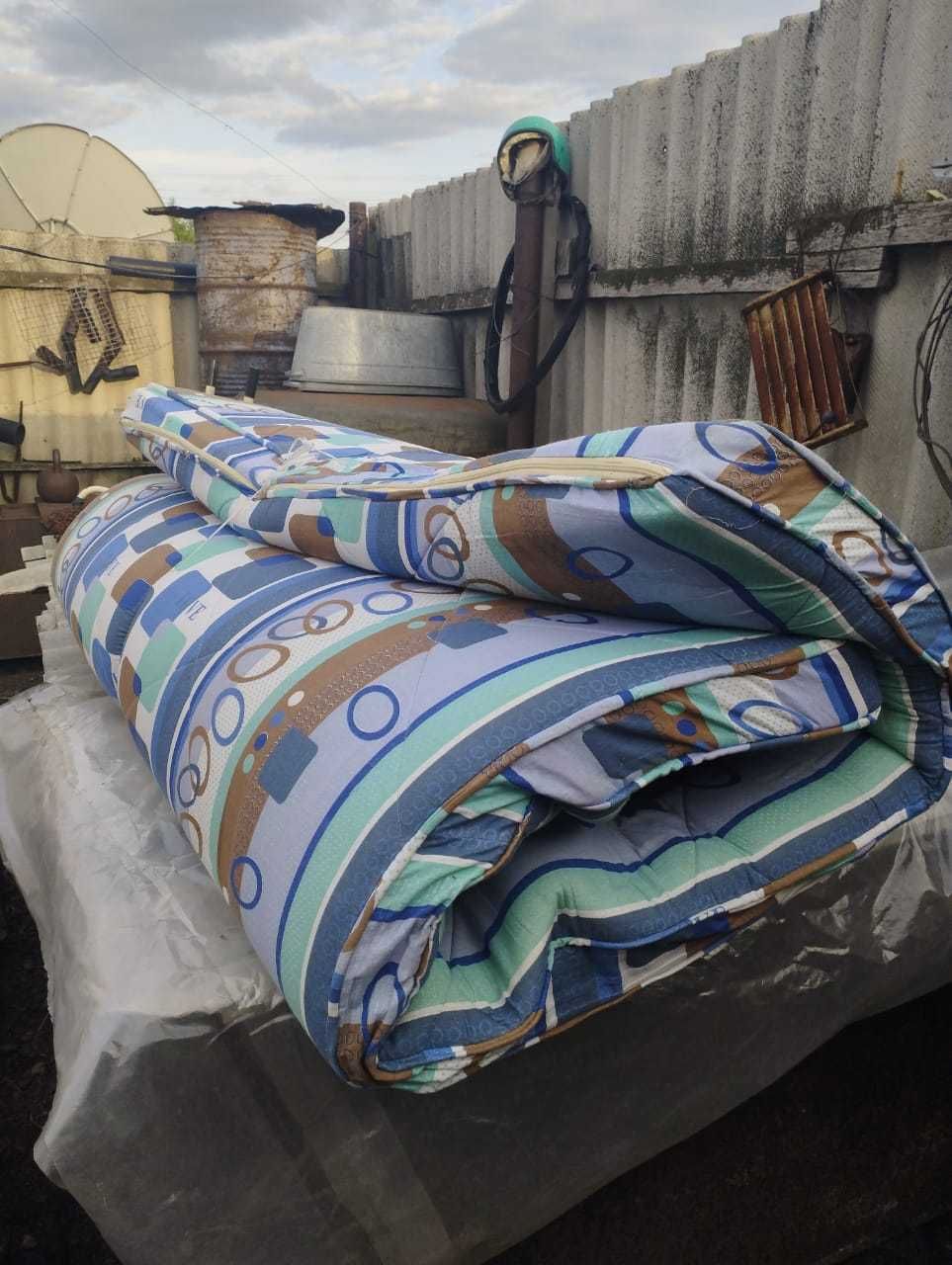 кровать с матрасом