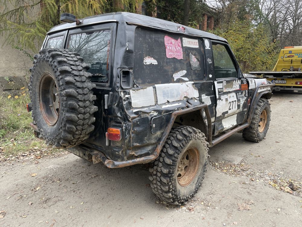 Dezmembrez Nissan Patrol Y60 2.8td 1994