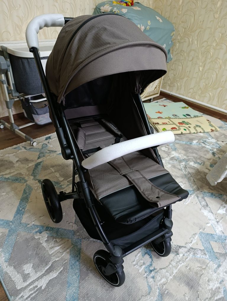 Продам новую коляску в упаковке Tomix Kelly!