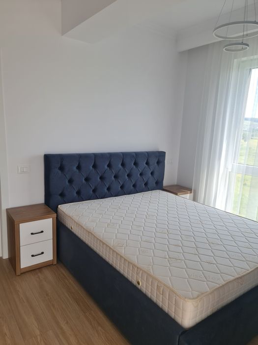 Închiriez apartament cu trei camere în bloc nou mobilat și utilat