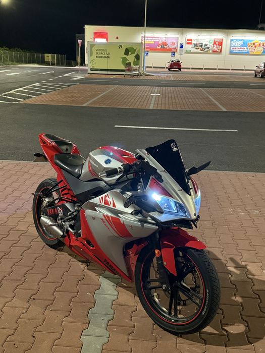 Yamaha YZF-R125 2012