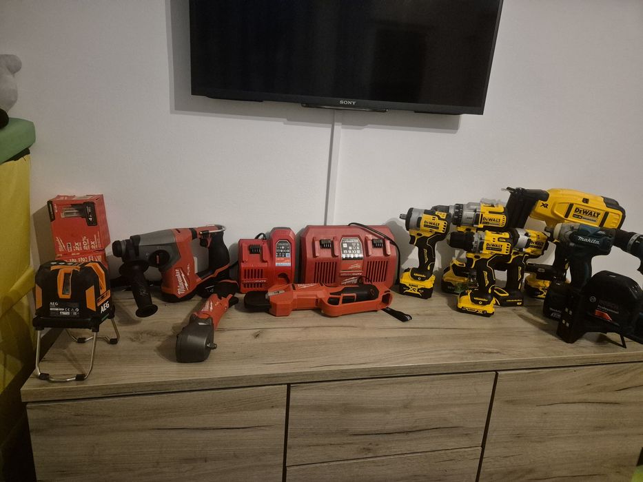 Dewalt Makita Milwaukee Bosch
