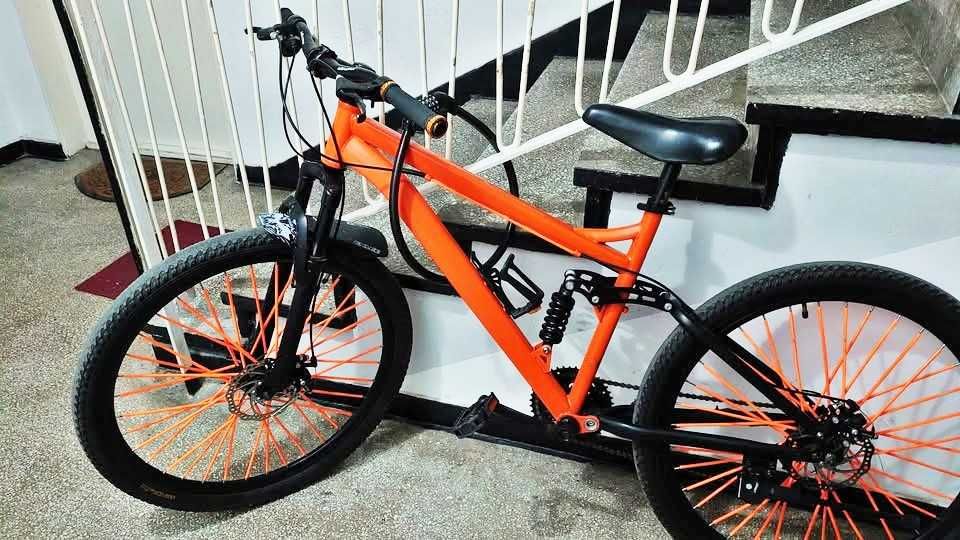 Bicicleta full suspension