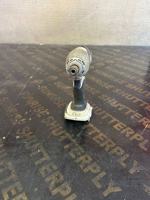 Тяло макита MAKITA 18 вилата литиеви батерии импактор винтоверт