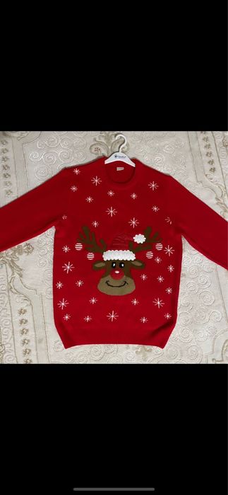 Продам свитер в новогодней тематике