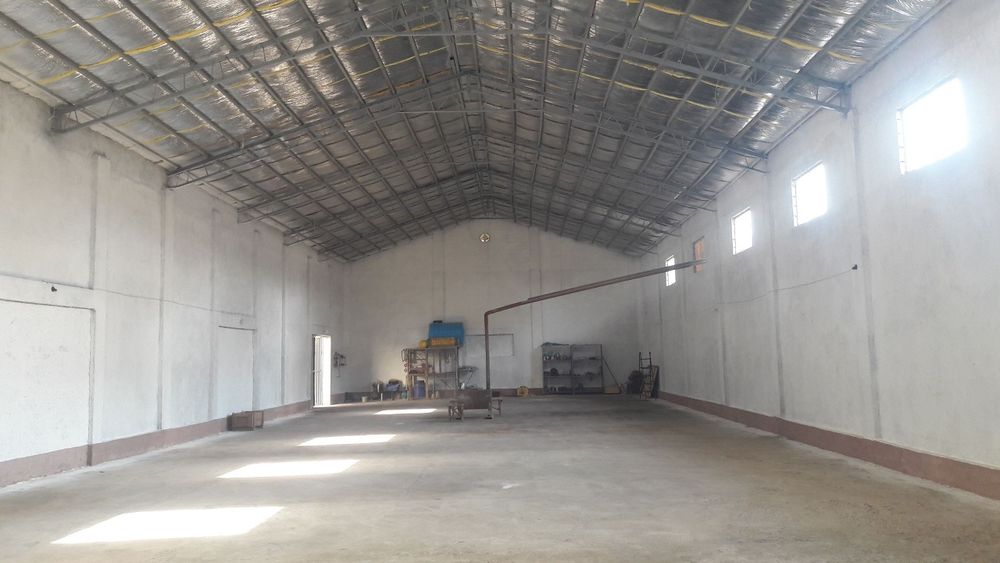 Нотурар бино сотилади