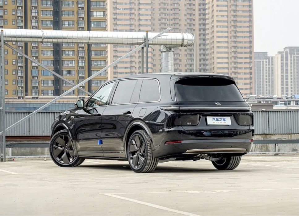 Li L9 Ultra Restaylin eng full pozitsiyada