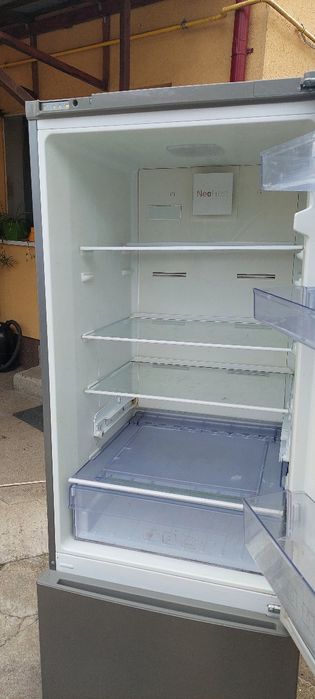 Combină frigorifică Beko total No Frost cu uși de inox