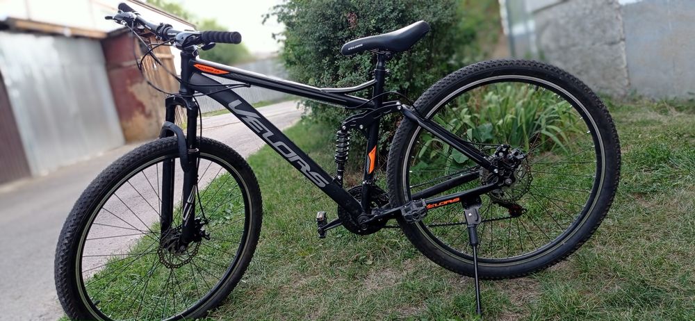 Bicicleta velors full suspensie merge foarte bine este impecabila