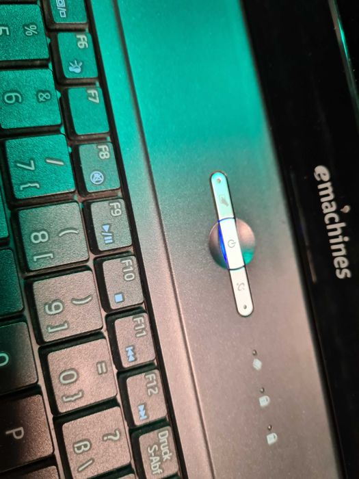 Defect Laptop "17 Emachines g630